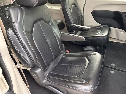 Used 2020 Chrysler Voyager Lxi image 36