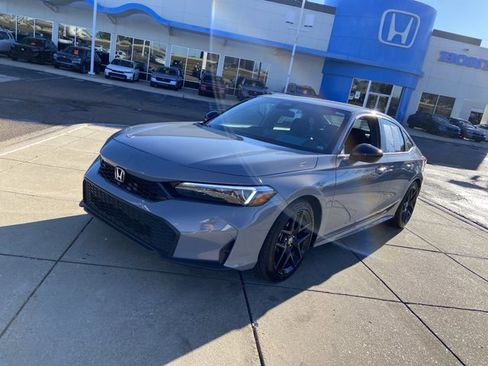Used 2025 Honda Civic Sport image 4