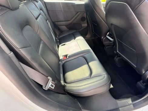 Used 2022 Tesla Model Y Long Range AWD/4WD image 14