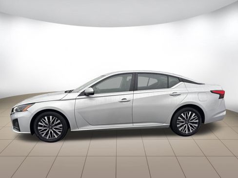 Used 2023 Nissan Altima 2.5 SV image 4