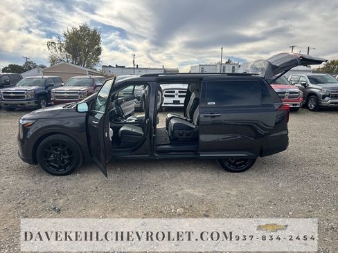 Used 2025 Kia Carnival SX Prestige image 31