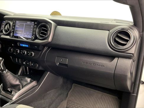 Used 2022 Toyota Tacoma TRD Off-Road image 14