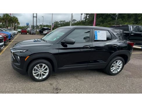 Used 2025 Chevrolet TrailBlazer LS w/ LS Convenience Package FWD image 6
