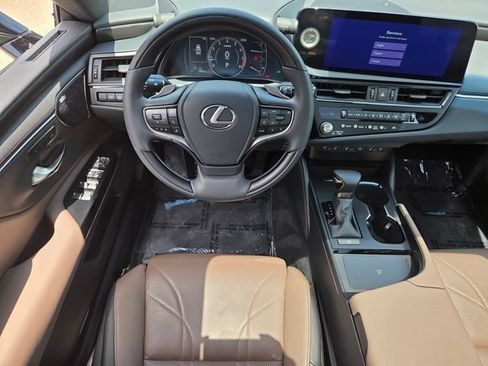 Used 2025 Lexus ES 350 w/ Accessory Package (Z1) FWD image 4