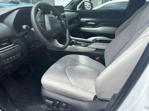 Used 2026 Toyota Grand Highlander AWD Hybrid image 5