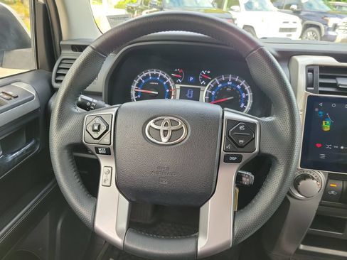 Used 2015 Toyota 4Runner SR5 RWD image 18