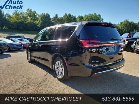 Used 2025 Chrysler Pacifica Select FWD image 3