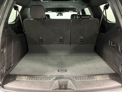 Used 2023 Chevrolet Suburban Premier image 18
