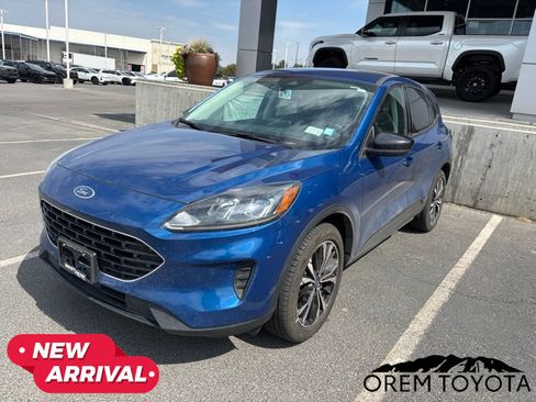 Used 2022 Ford Escape SE w/ SE Sport Appearance Package AWD/4WD image 12