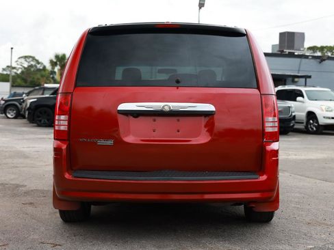 Used 2008 Chrysler Town & Country Touring w/ Entertainment Group #2 FWD image 7