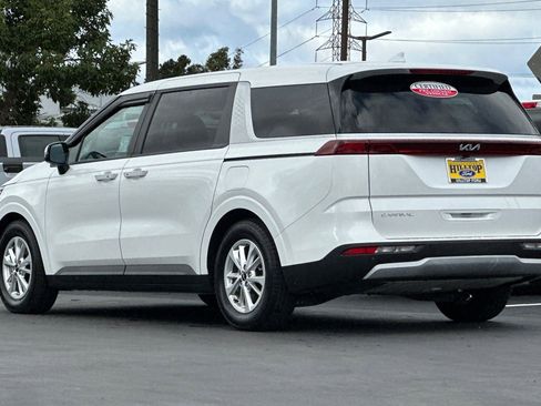 Certified 2023 Kia Carnival LX image 9