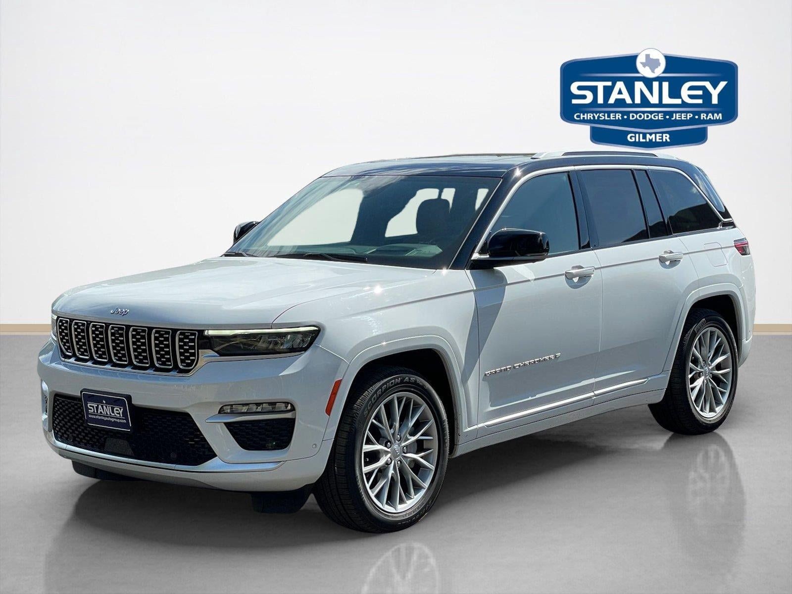 Used 2023 Jeep Grand Cherokee Summit w/ Adv Protech Group IV AWD/4WD image 3