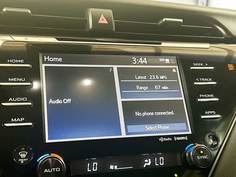 Used 2020 Toyota Camry XLE FWD image 12