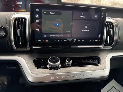 Used 2025 Ford Expedition Platinum image 17