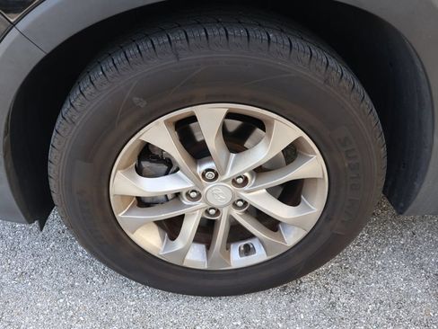 Used 2019 Hyundai Santa Fe SEL FWD image 4