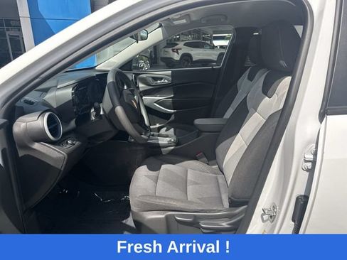 Used 2025 Chevrolet Trax LS FWD image 30
