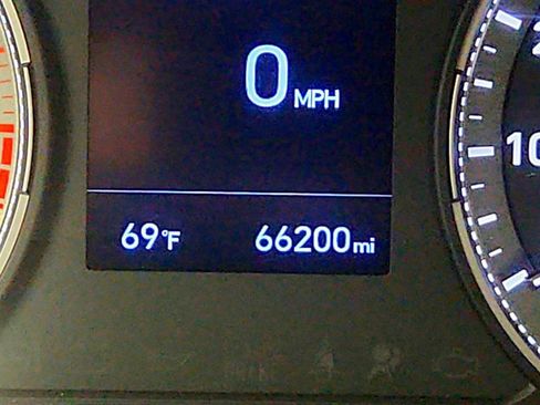 Used 2021 Hyundai Venue SE FWD image 14