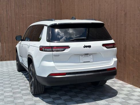 Used 2023 Jeep Grand Cherokee L Laredo RWD image 17