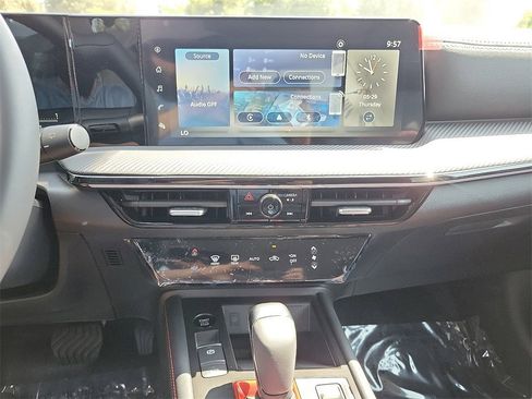 New 2025 Nissan Kicks SR image 9