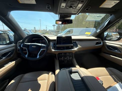 Used 2024 Chevrolet Suburban Premier AWD/4WD image 21