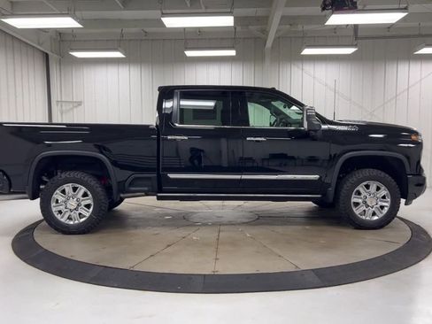 Used 2024 Chevrolet Silverado 3500 High Country w/ High Country Premium Package AWD/4WD image 9