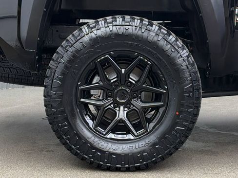 Used 2025 Toyota Tacoma TRD Off-Road image 11
