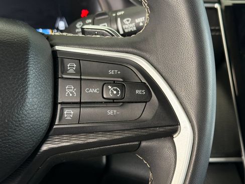 Used 2023 Jeep Grand Cherokee L Laredo RWD image 29