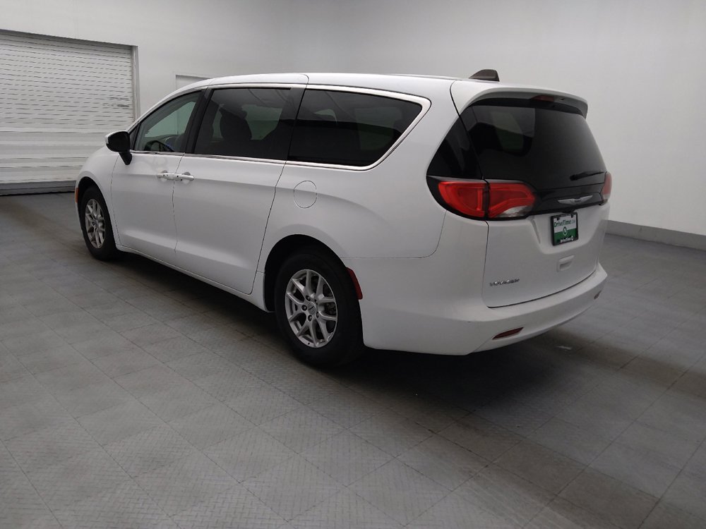 Used 2023 Chrysler Voyager LX FWD image 3