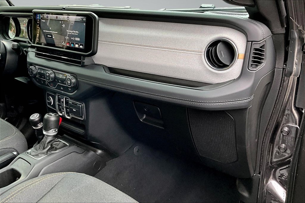 Used 2026 Jeep Wrangler Unlimited Sahara AWD/4WD image 17