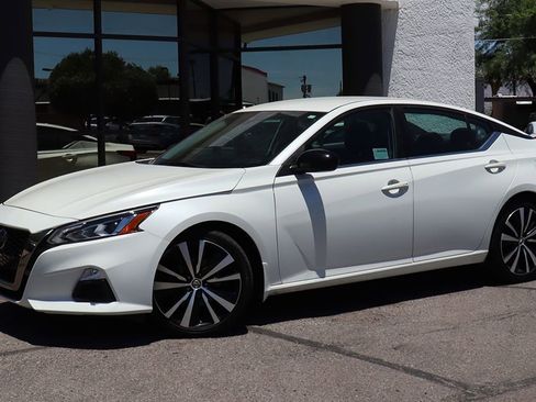 Used 2020 Nissan Altima 2.5 SR FWD image 3