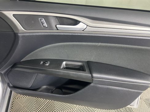 Used 2020 Ford Fusion SE image 41