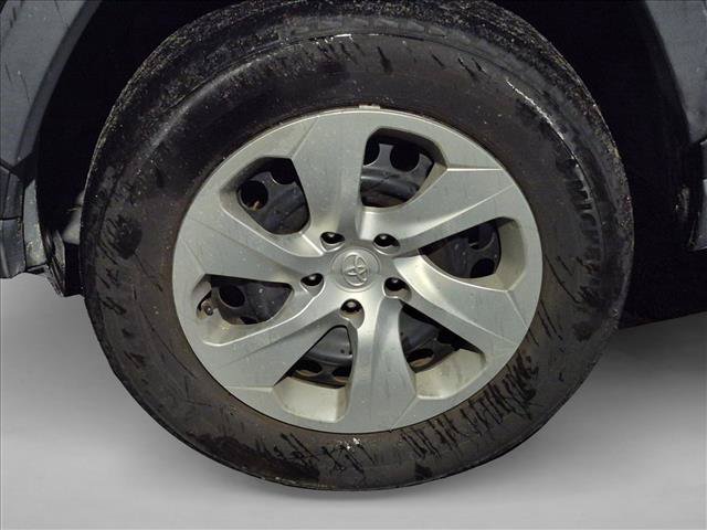 Used 2021 Toyota RAV4 LE FWD image 15