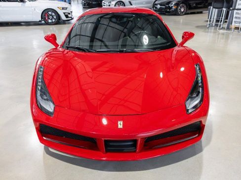 Used 2018 Ferrari 488 GTB RWD image 9