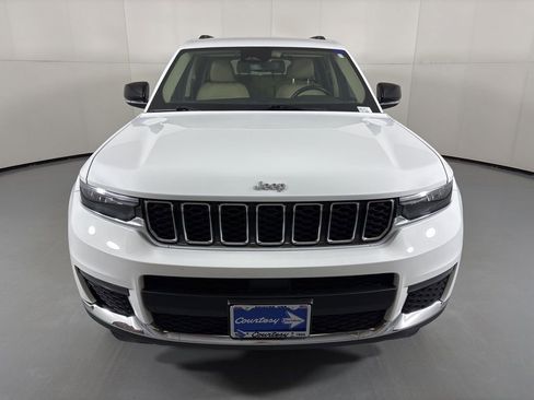 Used 2022 Jeep Grand Cherokee L Limited image 3