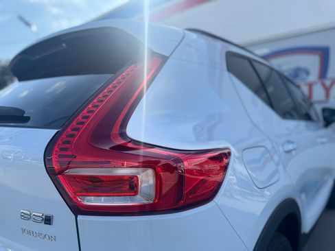 Used 2024 Volvo XC40 B5 Plus w/ Protection Package Premier image 32