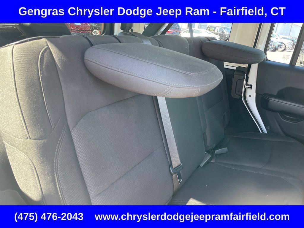 Used 2019 Jeep Wrangler Unlimited Sahara AWD/4WD image 27