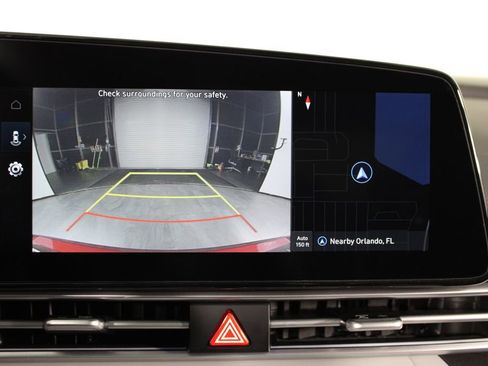 Certified 2025 Hyundai Elantra Limited image 29