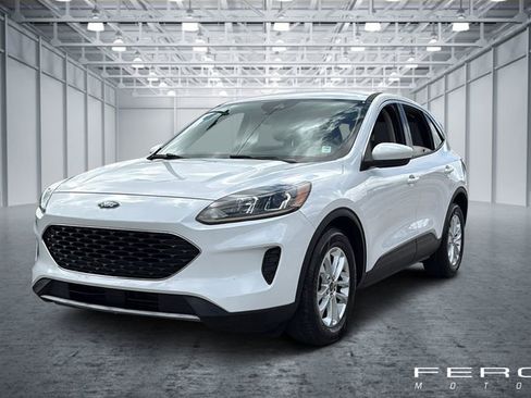Used 2020 Ford Escape SE image 1