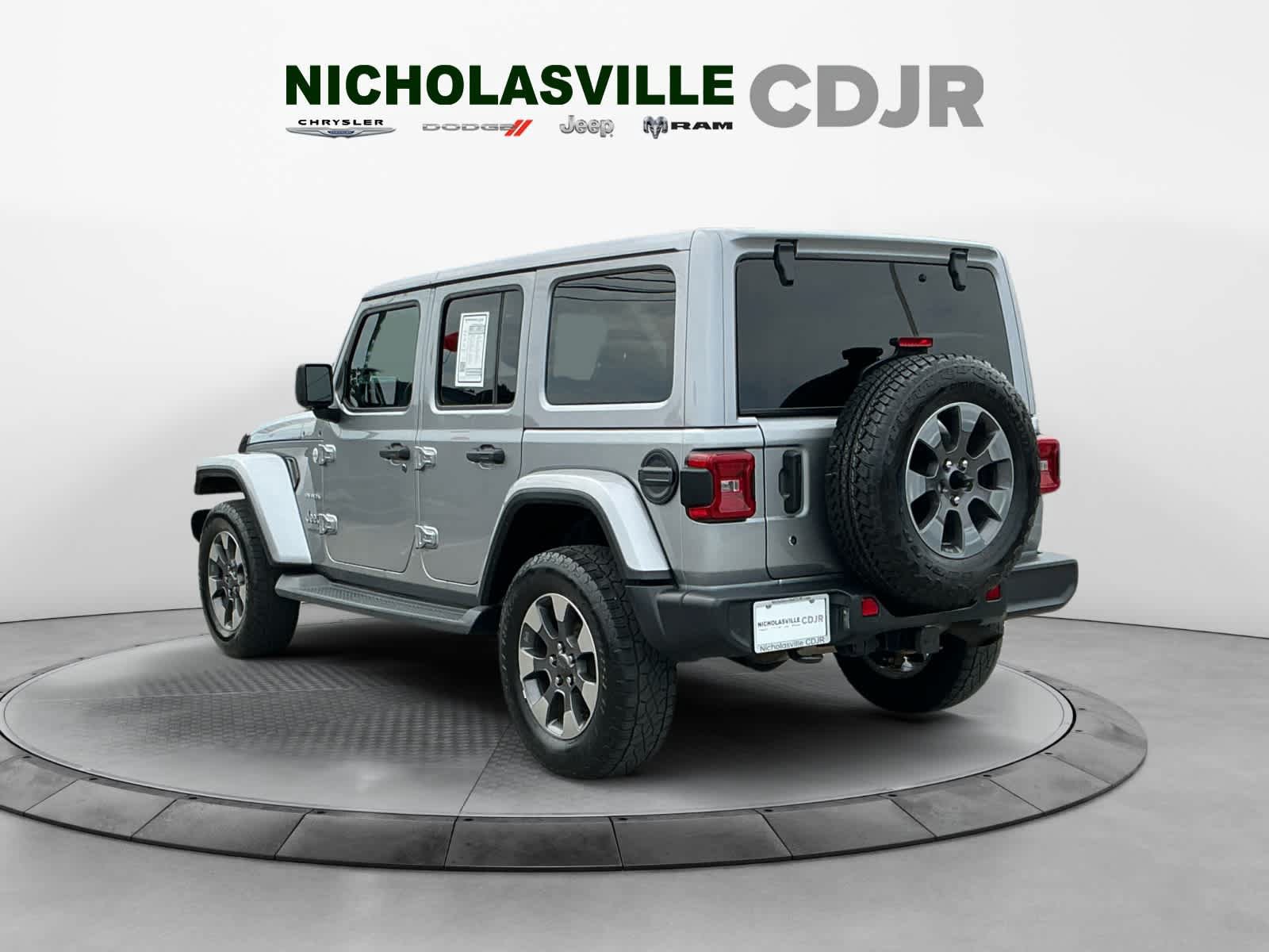 Used 2018 Jeep Wrangler Unlimited Sahara w/ LED Lighting Group AWD/4WD image 3