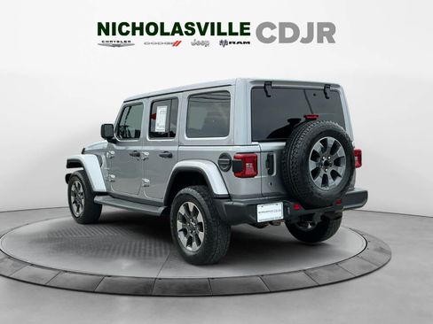 Used 2018 Jeep Wrangler Unlimited Sahara w/ LED Lighting Group AWD/4WD image 3