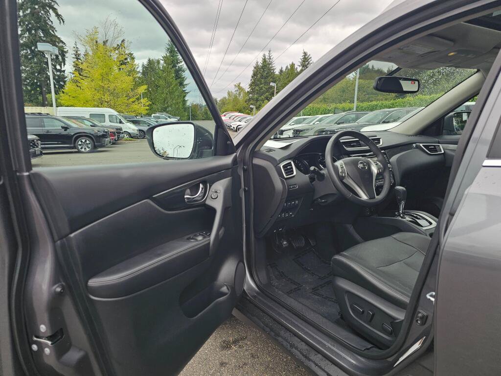 Used 2016 Nissan Rogue SL w/ SL Premium Package AWD/4WD image 24