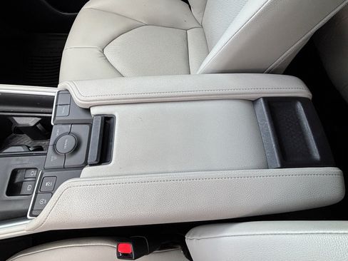 Used 2025 Toyota Grand Highlander FWD image 16