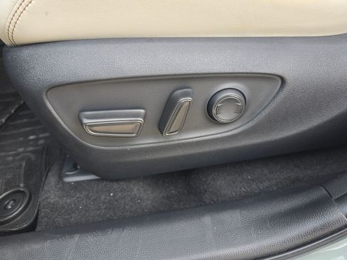 Used 2022 Toyota RAV4 XLE Premium image 12