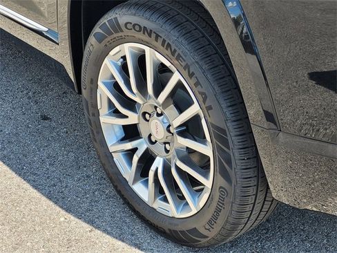 New 2026 GMC Terrain Denali w/ LPO, Black Badging Package image 7