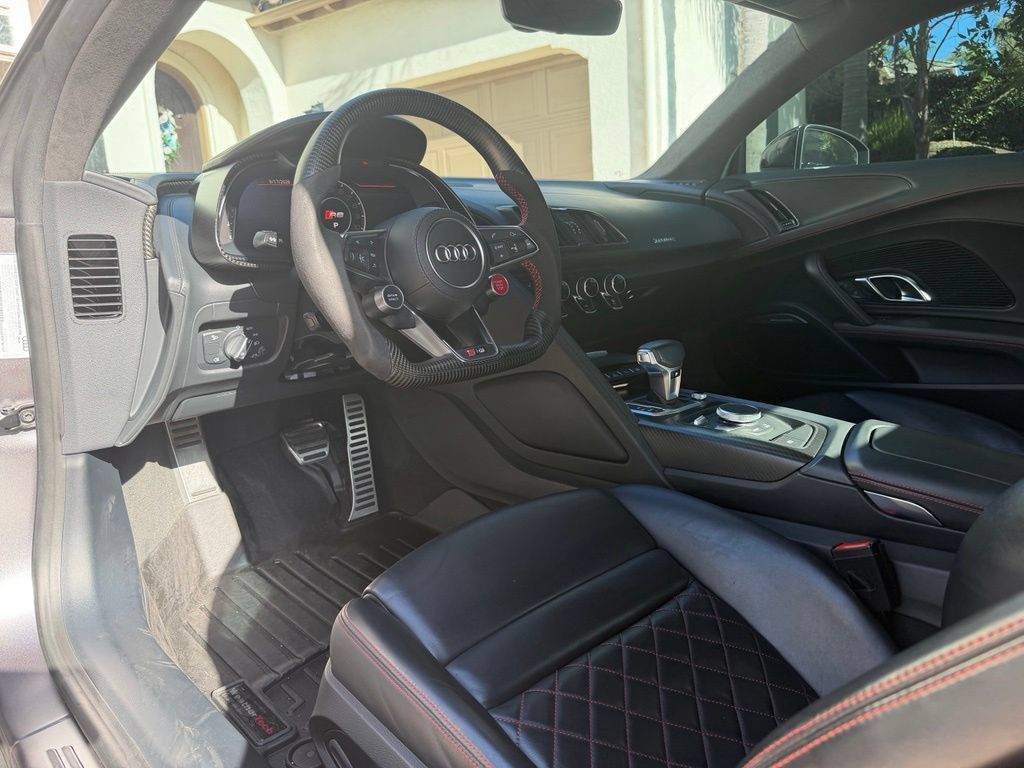 Used 2017 Audi R8 V10 w/ Carbon Exterior Package AWD/4WD image 22