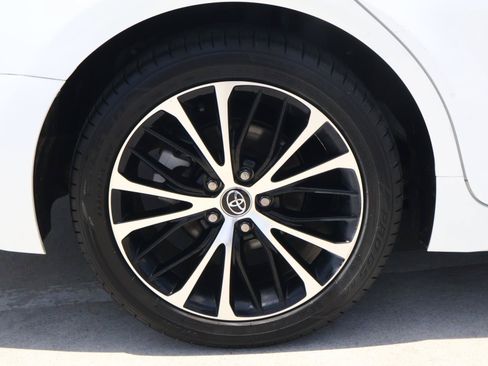Used 2020 Toyota Camry SE FWD image 8