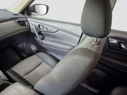 Used 2020 Nissan Rogue SV FWD image 24