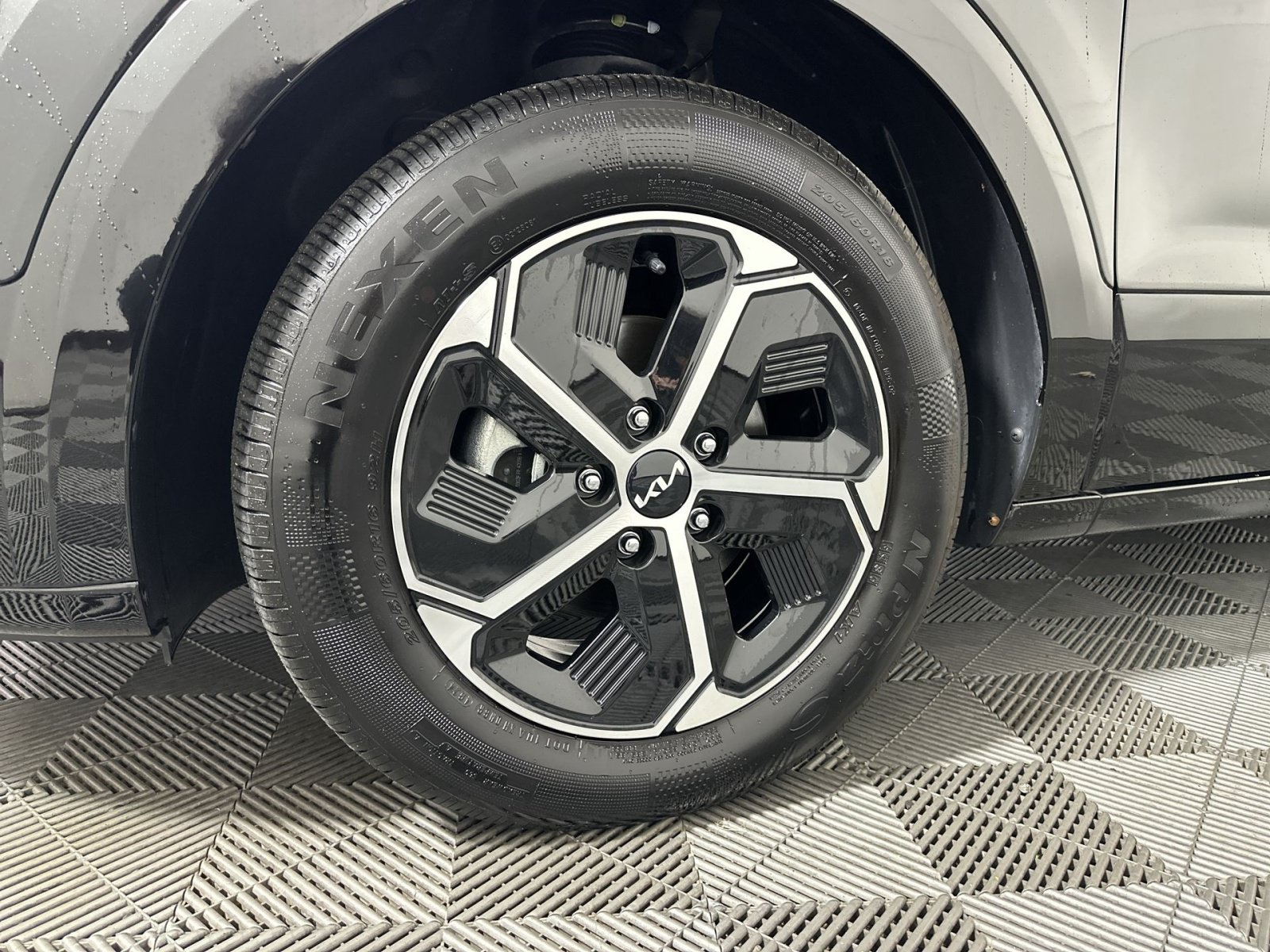 Used 2025 Kia Niro FWD image 12