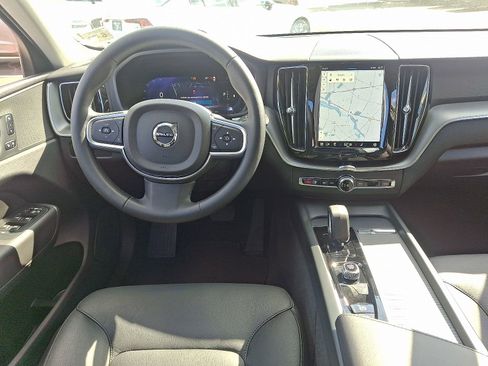 Certified 2024 Volvo XC60 B5 Core image 11