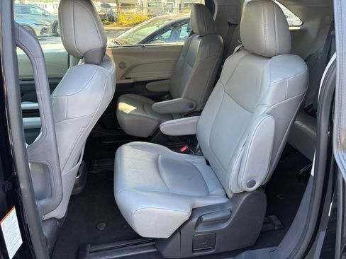 Used 2024 Toyota Sienna XLE image 24
